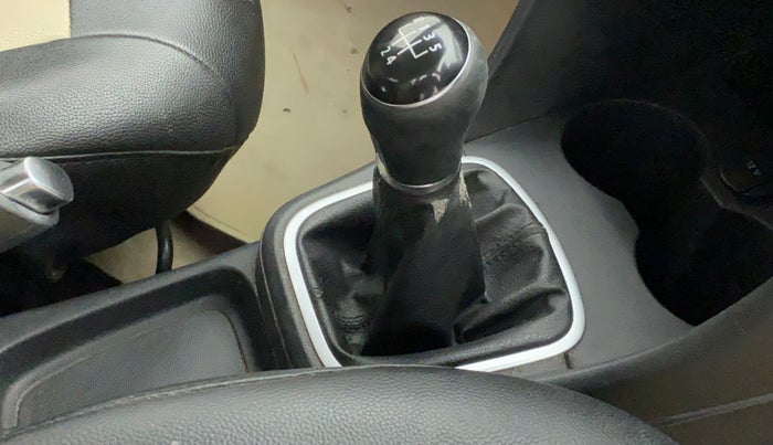 2015 Volkswagen Polo HIGHLINE1.2L, Petrol, Manual, 1,09,697 km, Gear lever - Boot cover slightly torn