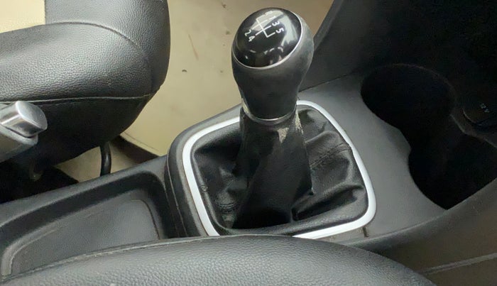 2015 Volkswagen Polo HIGHLINE1.2L, Petrol, Manual, 1,10,375 km, Gear lever - Boot cover slightly torn