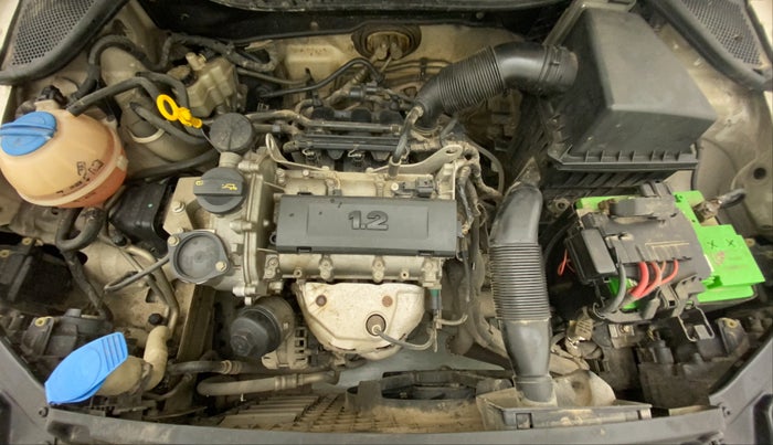 2015 Volkswagen Polo HIGHLINE1.2L, Petrol, Manual, 1,10,375 km, Open Bonet