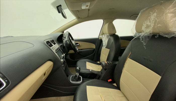 2015 Volkswagen Polo HIGHLINE1.2L, Petrol, Manual, 1,09,697 km, Right Side Front Door Cabin