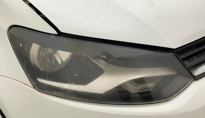 2015 Volkswagen Polo HIGHLINE1.2L, Petrol, Manual, 1,09,697 km, Right headlight - Minor scratches