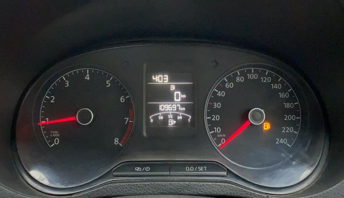 2015 Volkswagen Polo HIGHLINE1.2L, Petrol, Manual, 1,09,697 km, Odometer Image