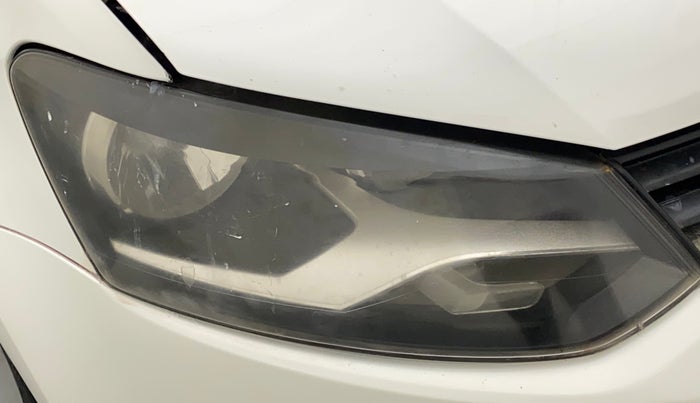 2015 Volkswagen Polo HIGHLINE1.2L, Petrol, Manual, 1,09,697 km, Right headlight - Faded