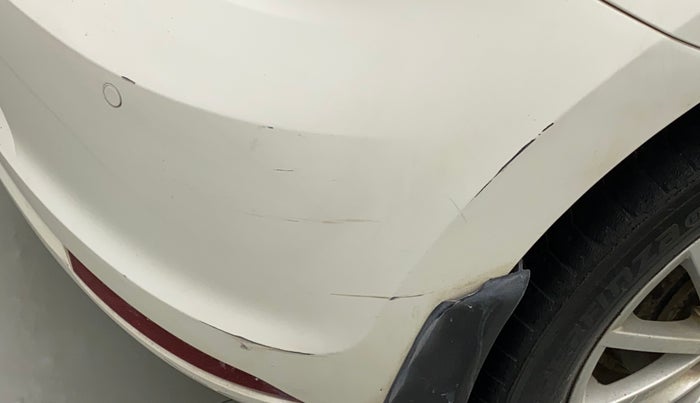 2015 Volkswagen Polo HIGHLINE1.2L, Petrol, Manual, 1,09,697 km, Rear bumper - Minor scratches