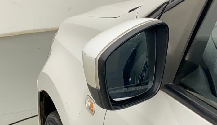 2015 Volkswagen Polo HIGHLINE1.2L, Petrol, Manual, 1,09,697 km, Left rear-view mirror - Mirror movement not proper