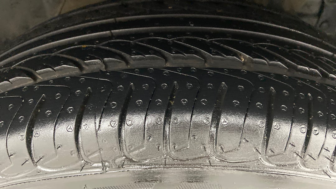 Right Front Tyre Tread