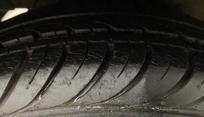 2016 Hyundai Eon SPORTZ, Petrol, Manual, 21,953 km, Right Rear Tyre Tread