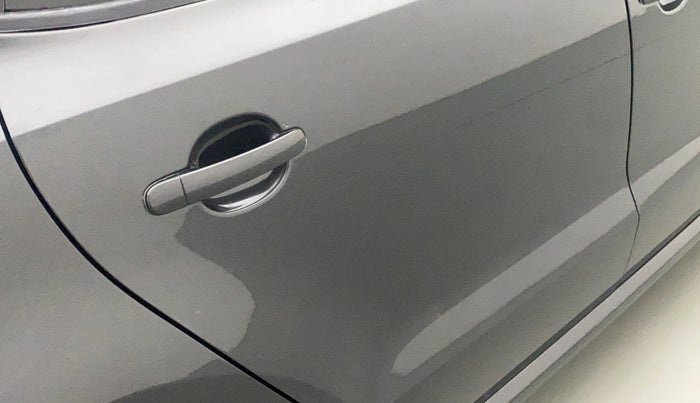 2016 Volkswagen Polo HIGHLINE1.2L, Petrol, Manual, 68,801 km, Right rear door - Slightly dented