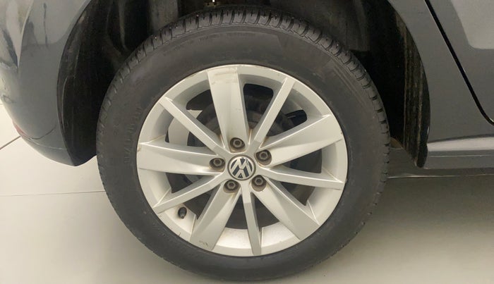 2016 Volkswagen Polo HIGHLINE1.2L, Petrol, Manual, 68,801 km, Right Rear Wheel