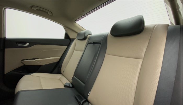 2018 Hyundai Verna 1.6 VTVT SX (O) AT, Petrol, Automatic, 27,507 km, Right Side Rear Door Cabin