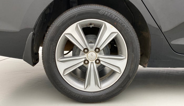 2018 Hyundai Verna 1.6 VTVT SX (O) AT, Petrol, Automatic, 27,507 km, Right Rear Wheel