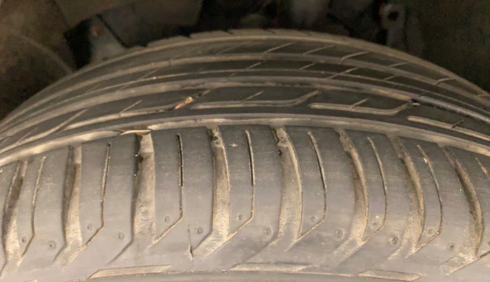 2016 Renault Duster RXL PETROL, Petrol, Manual, 52,198 km, Left Front Tyre Tread