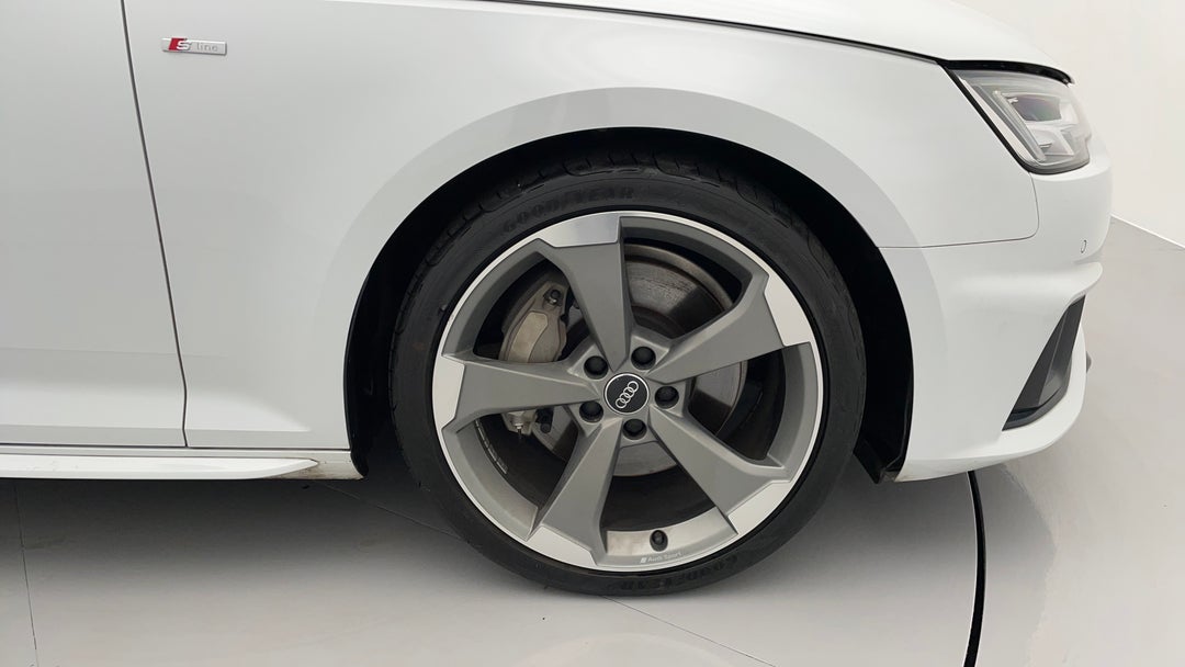 2018 Audi A4 45 Tfsi Quattro S Tronic Sport, Automatic, 123299 km, Right Front Wheel