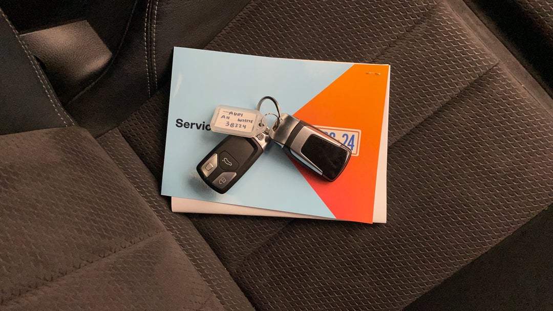 2018 Audi A4 45 Tfsi Quattro S Tronic Sport, Automatic, 123299 km, Key Close-up