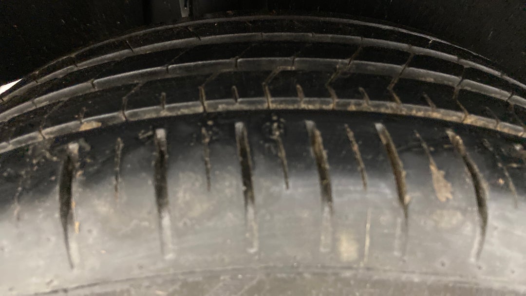 Right Front Tyre Tread