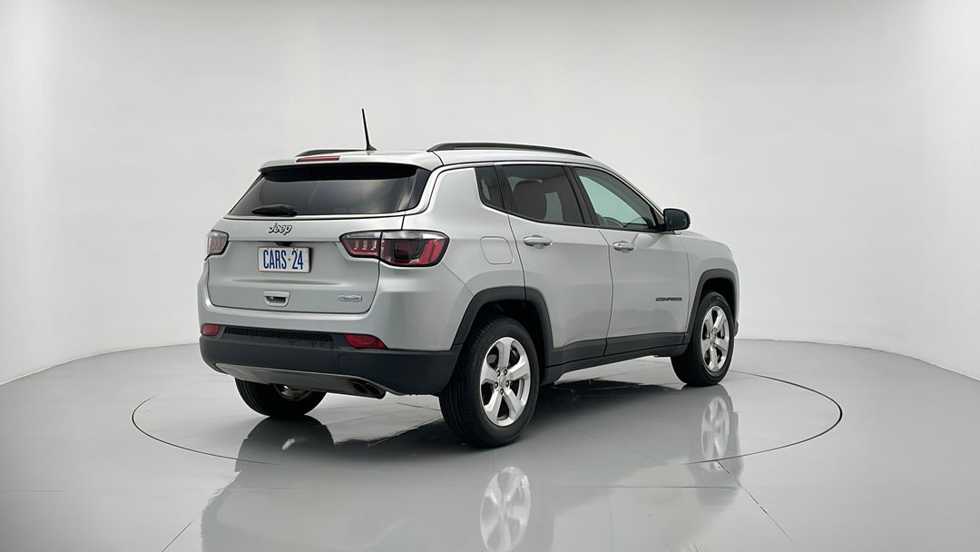 Right Back Diagonal (45- Degree) View