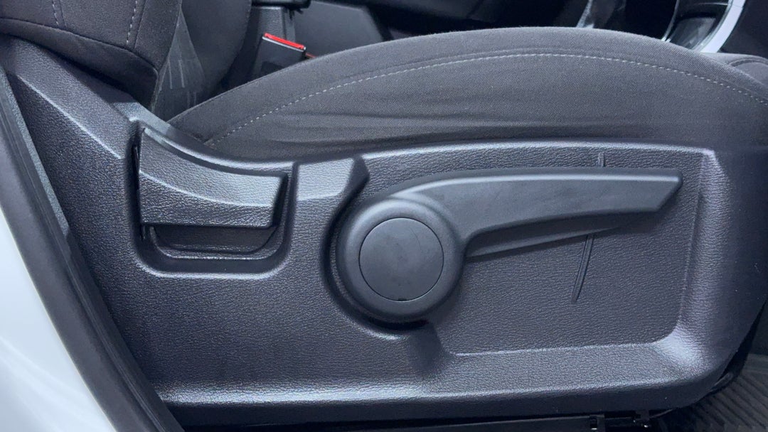 2018 Haval H2 Premium (4x2), Automatic, 103954 km, Drivers Side Adjustment Panel