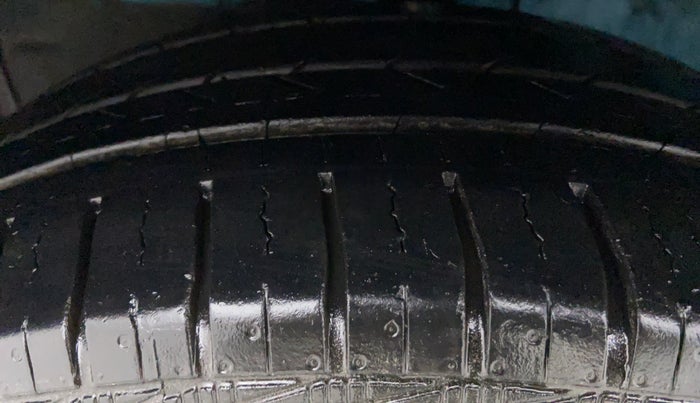 2016 Toyota Etios Liva D-4D VXD, Diesel, Manual, 62,546 km, Left Front Tyre Tread