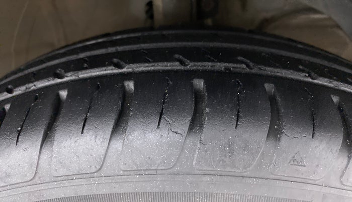 2018 Maruti Swift VXI D, Petrol, Manual, 51,126 km, Right Front Tyre Tread