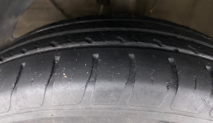 2018 Maruti Swift VXI D, Petrol, Manual, 51,126 km, Left Front Tyre Tread