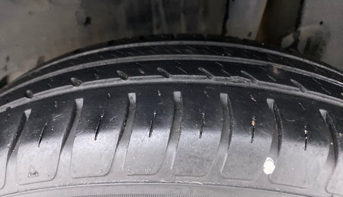 2018 Maruti Swift VXI D, Petrol, Manual, 51,126 km, Left Rear Tyre Tread