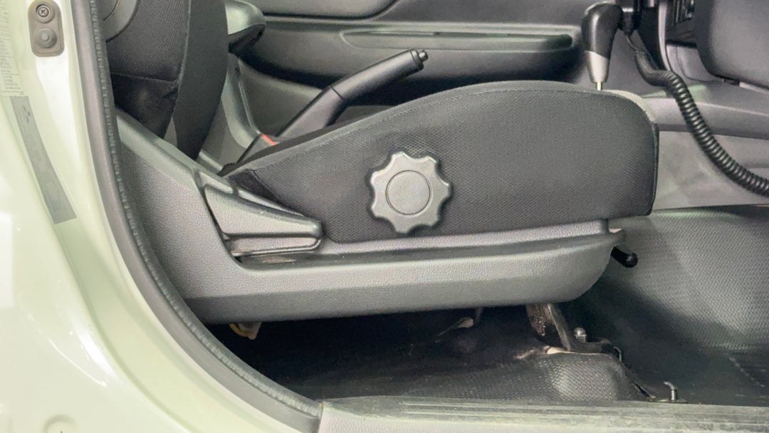 2019 Mitsubishi Triton Glx Adas (4x4), Automatic, 127952 km, Drivers Side Adjustment Panel