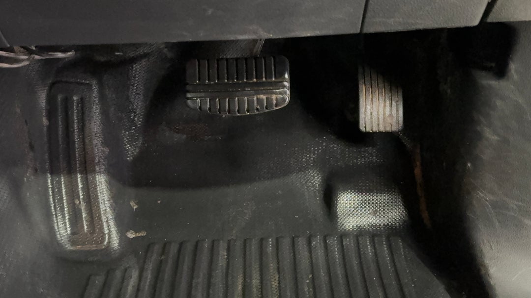 2019 Mitsubishi Triton Glx Adas (4x4), Automatic, 127952 km, Pedals and Footmat