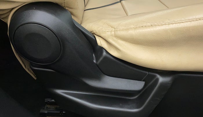 2020 Maruti New Wagon-R VXI 1.0, Petrol, Manual, 52,181 km, Driver Side Adjustment Panel