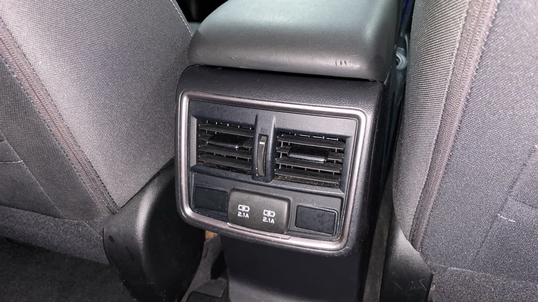 2018 Subaru Forester 2.5i (AWD), Automatic, 107860 km, Rear A/C Vent