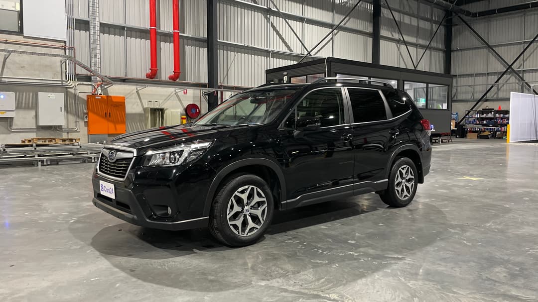 2018 Subaru Forester 2.5i (AWD), Automatic, 107860 km, Left Front Diagonal (45- Degree) View