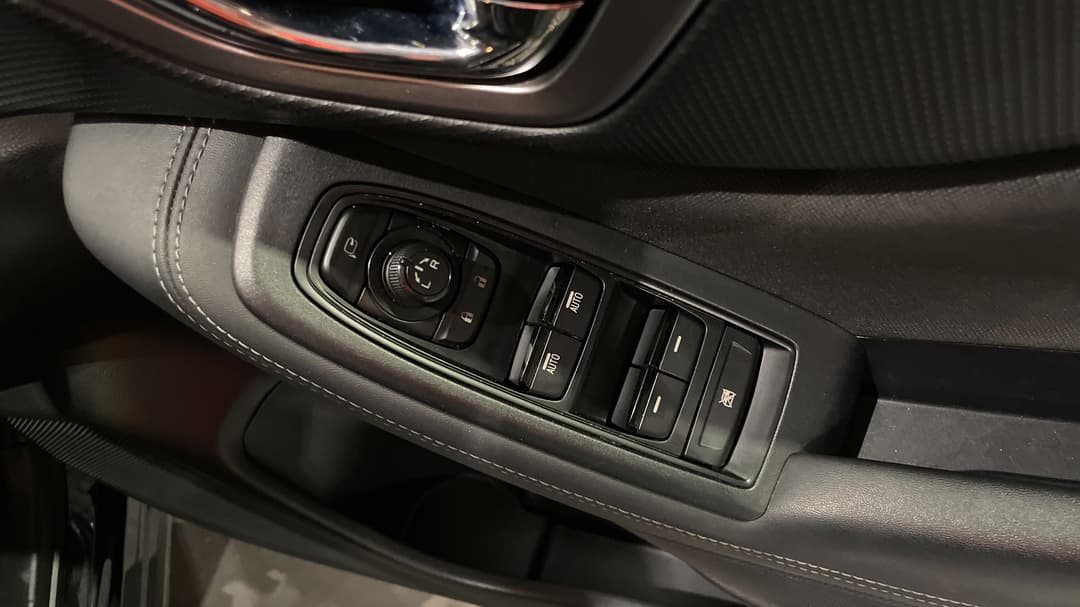 2018 Subaru Forester 2.5i (AWD), Automatic, 107860 km, Drivers Side Door Panel Controls