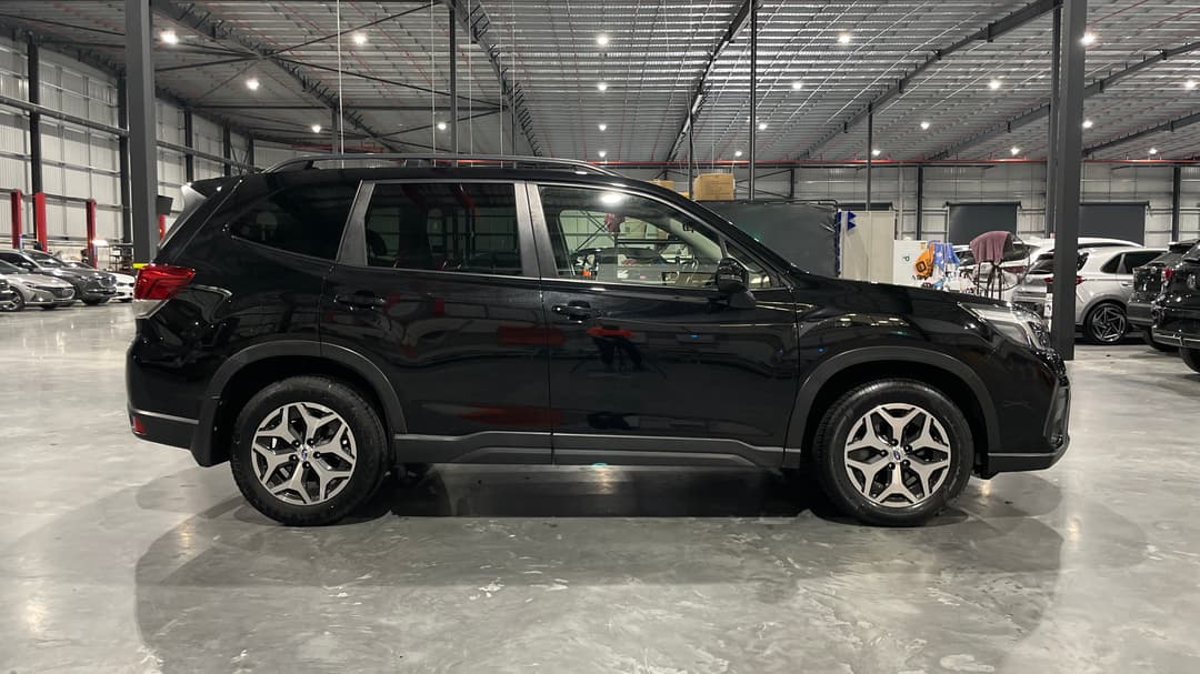 2018 Subaru Forester 2.5i (AWD), Automatic, 107860 km, Right Side View