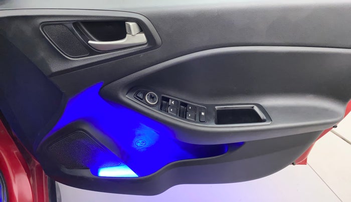 2015 Hyundai i20 Active 1.2 SX, Petrol, Manual, 1,13,998 km, Driver Side Door Panels Control