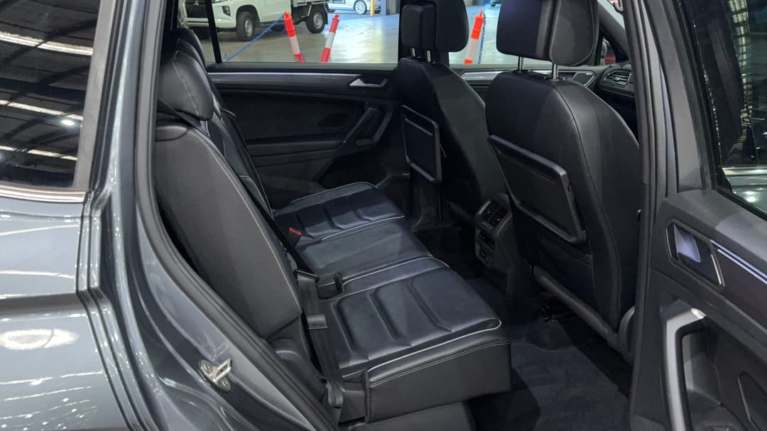 2019 Volkswagen Tiguan Allspace 162 Tsi Highline, Automatic, 122648 km, Right Side Rear Door Cabin View