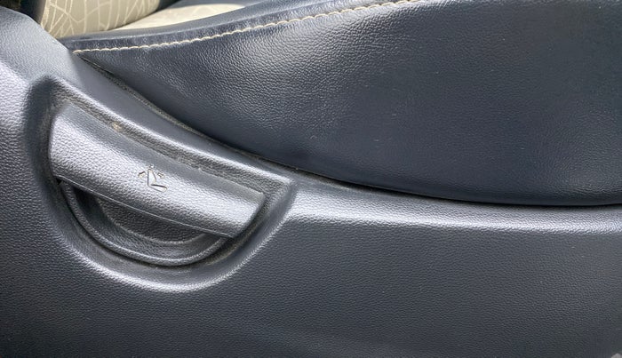 2017 Hyundai Grand i10 SPORTZ 1.2 KAPPA VTVT, Petrol, Manual, 43,682 km, Driver Side Adjustment Panel