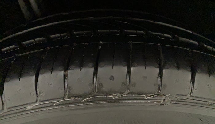 2016 Maruti Baleno DELTA PETROL 1.2, CNG, Manual, 62,766 km, Right Rear Tyre Tread