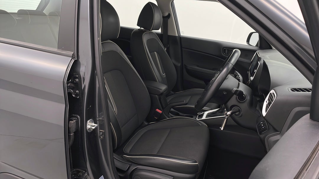 2021 Hyundai Venue Active, Automatic, 43524 km, Right Side Front Door Cabin View