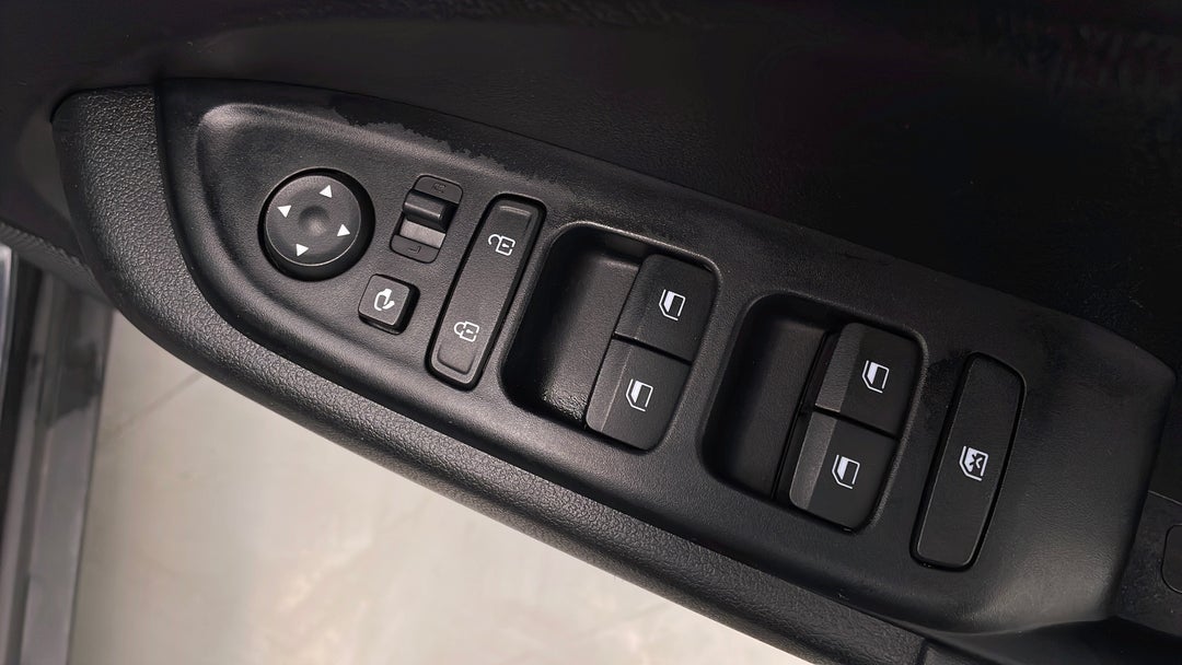 2021 Hyundai Venue Active, Automatic, 43524 km, Drivers Side Door Panel Controls