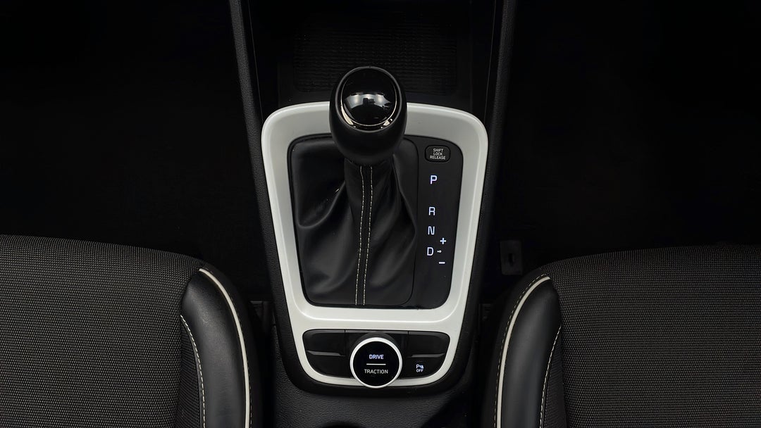 2021 Hyundai Venue Active, Automatic, 43524 km, Gear Lever 