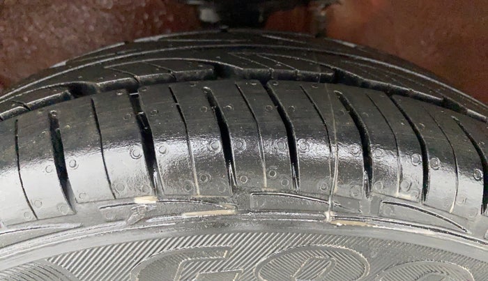 2014 Maruti Alto 800 VXI, Petrol, Manual, 28,380 km, Left Front Tyre Tread