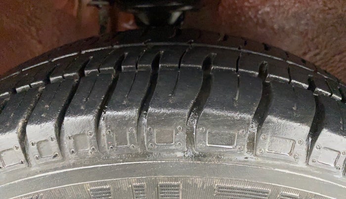2014 Maruti Alto 800 VXI, Petrol, Manual, 28,380 km, Right Front Tyre Tread