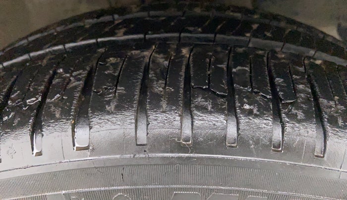 2012 Honda City V AT, Petrol, Automatic, 43,143 km, Right Front Tyre Tread