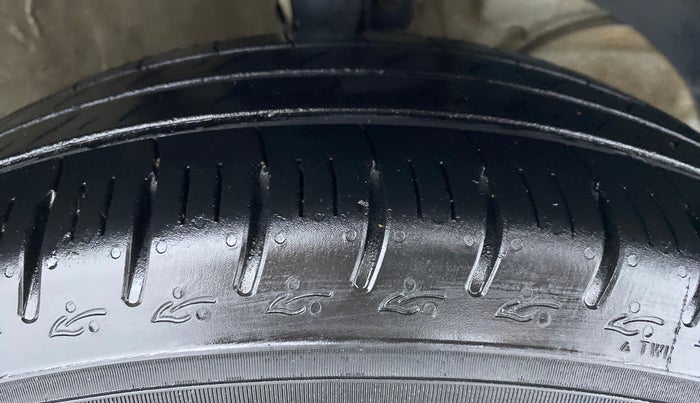 2019 Maruti Dzire VXI, Petrol, Manual, 27,832 km, Right Front Tyre Tread