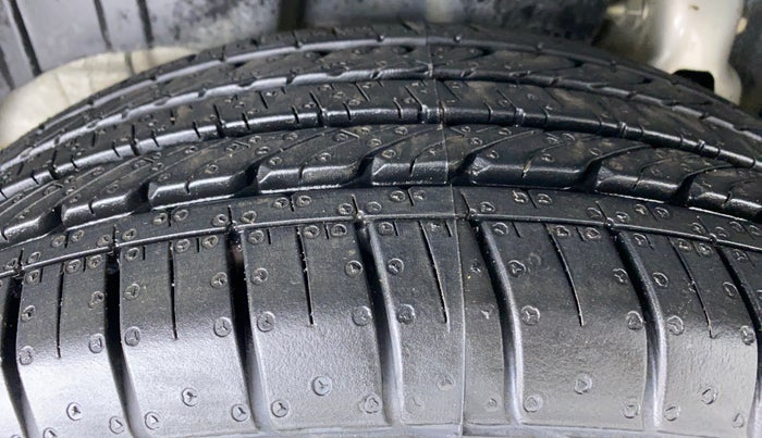 2019 Mahindra XUV300 1.5 W6 MT, Diesel, Manual, 43,660 km, Right Rear Tyre Tread