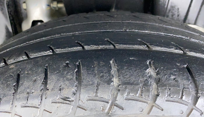 2019 Mahindra XUV300 1.5 W6 MT, Diesel, Manual, 43,660 km, Left Rear Tyre Tread