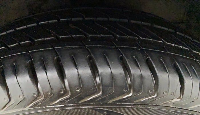 2015 Maruti Celerio VXI, Petrol, Manual, 77,422 km, Left Front Tyre Tread