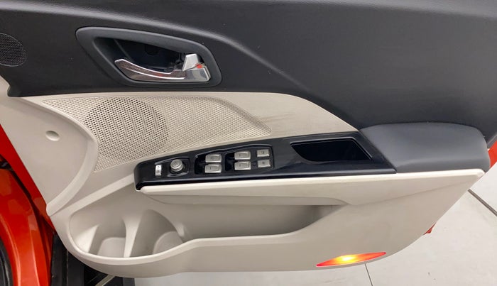 2019 Mahindra XUV300 W8 1.5 DIESEL, Diesel, Manual, 68,467 km, Driver Side Door Panels Control