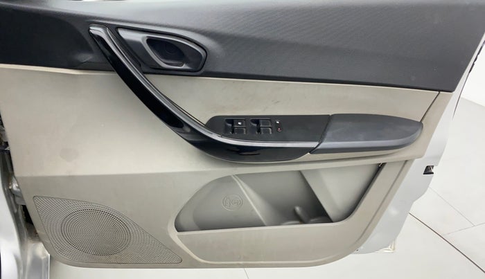 2019 Tata Tiago XT 1.2 REVOTRON, CNG, Manual, 56,847 km, Driver Side Door Panels Control
