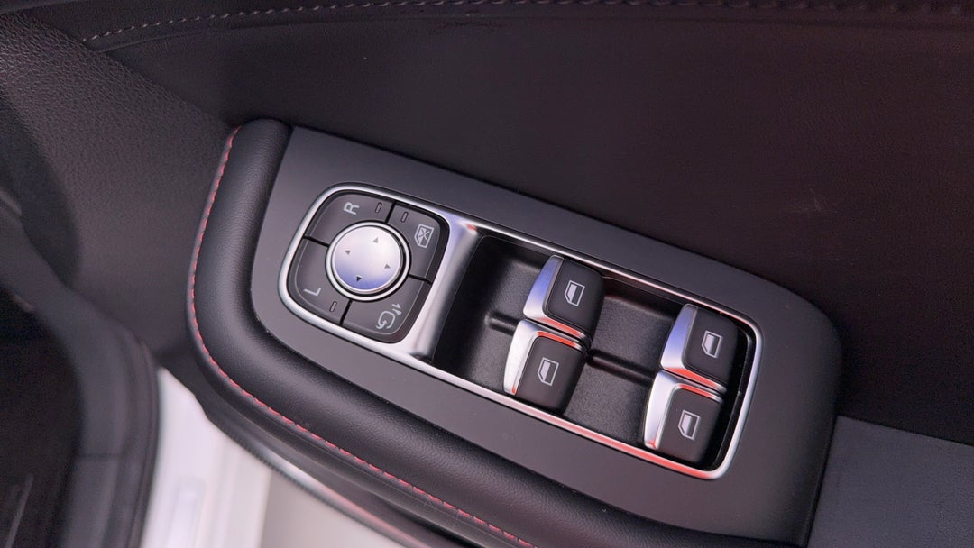 2024 MG HS Excite, Automatic, 6985 km, Drivers Side Door Panel Controls