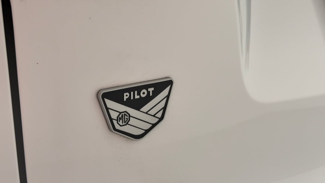 2024 MG HS Excite, Automatic, 6985 km, Badge (Boot Left Side)